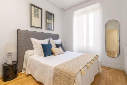 Stylish 2-Bed Apartment Near Madrid Landmarks - image 7