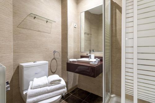 Elegant 3BR Apartment in Central Alcalá - image 11