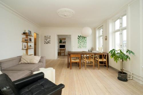 Spacious Family Home With Courtyard On Nørrebro – khách sạn tại Norrebro