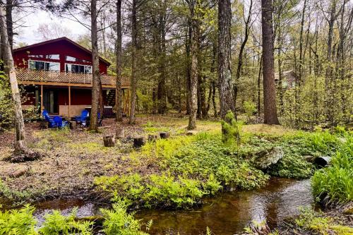 . Hot Tub, Dock, Pool Table! Lakefront Poconos Haven