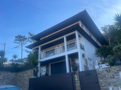 Moradia Com Piscina T4 gîte à louer Belinho