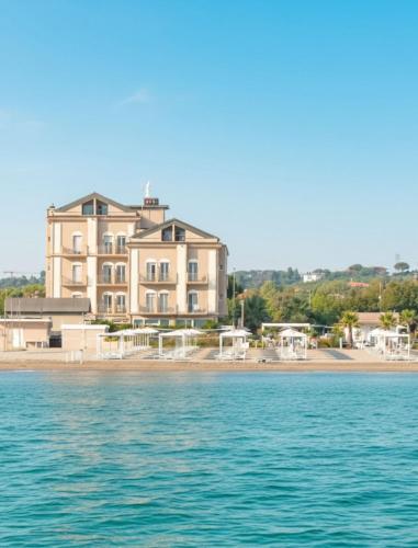 Hotel Liberty Beach - Parking & Beach, Riccione
