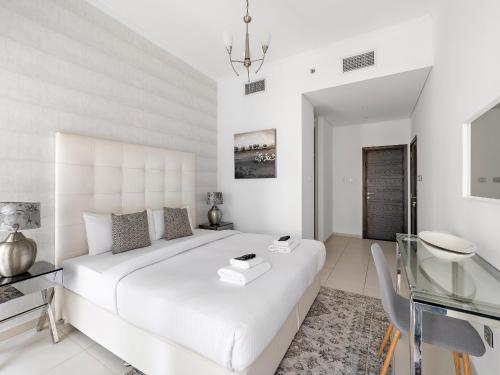 Marina Breeze 2BR Escape in Cayan - image 2
