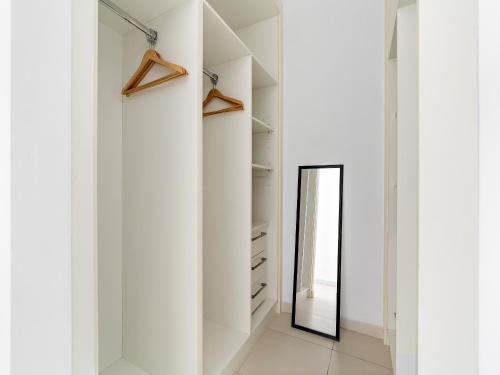 Marina Breeze 2BR Escape in Cayan - image 5