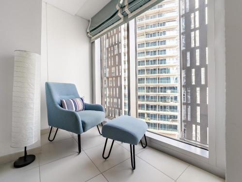Marina Breeze 2BR Escape in Cayan - image 7