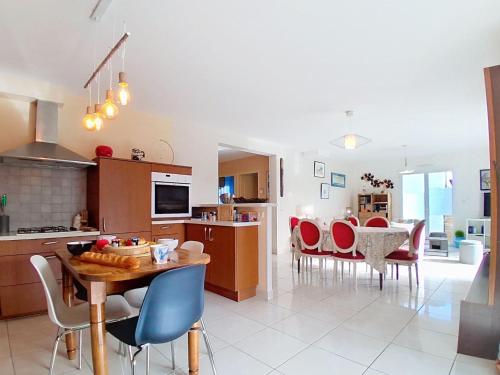 köök, Holiday Home Briasel by Interhome in La Bernerie-En-Retz