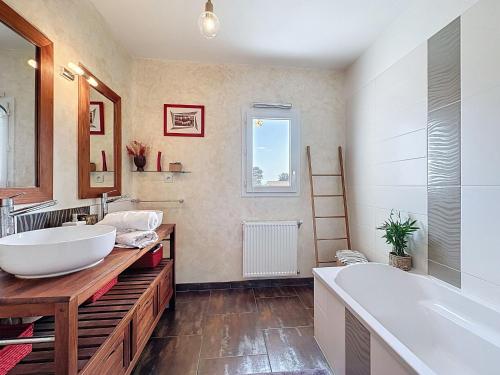 Vannituba, Holiday Home Briasel by Interhome in La Bernerie-En-Retz