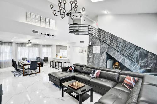 Ultra-Luxury 5BR Villa Heated Pool near Beach – khách sạn tại Bãi Biển Dania