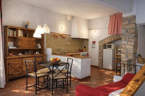 Létesítmények, Casa rural amb cova - Cal Gravat in Montsonis