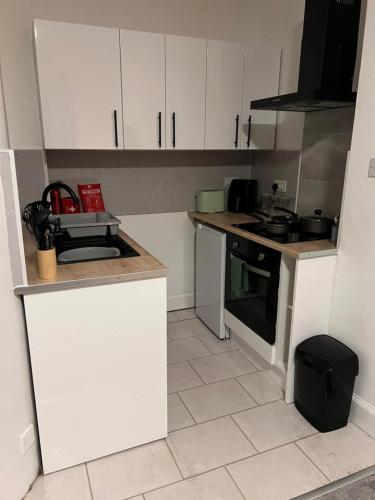 Parking - Sleep 3 - 1 Bedroom - Easy Access - image 7