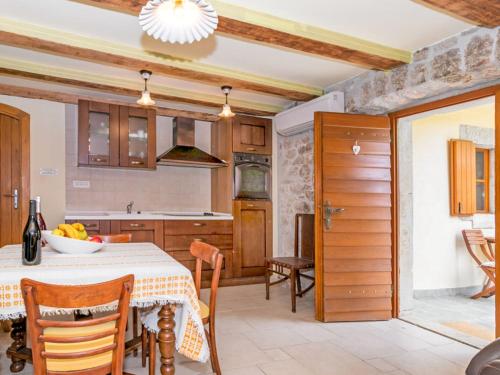 廚房, Holiday Home Podgori by Interhome in 巴里比