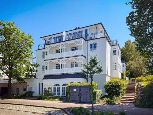 Villa Bakenberg WG 13 "Strandläufer" mit Balkon in Binz, Deutschland