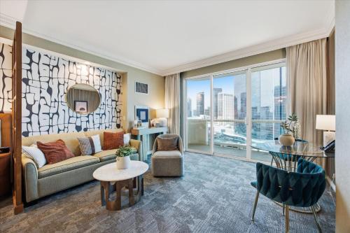 Stunning Balcony Strip View MGM Signature * Free Valet, Las Vegas