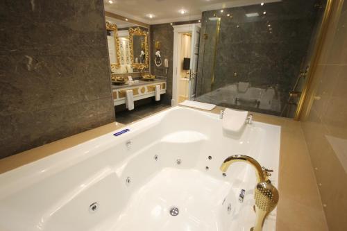 Bagno, Grand Altuntas Hotel in Aksaray