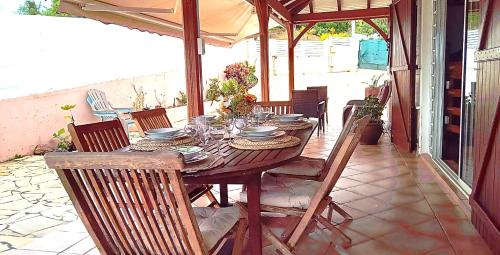 Villa créole et bien etre exclusif avec piscine et jacuzzi privé (Villa creole et bien etre exclusif avec piscine et jacuzzi prive) in เลอ ยามัน