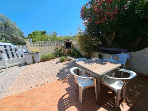 Maison mitoyenne 3 pièces avec terrasse, jardin clôturé et parking - 6 couchages à Marseillan - FR-1-326-484