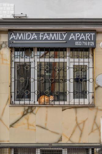 Amida Family apart, Istanbul