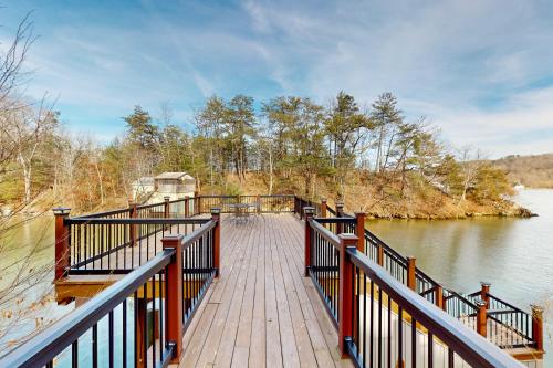 Lakefront Chateau in Pulaski, USA