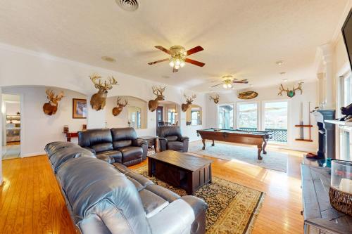 Lakefront Chateau in Pulaski, USA