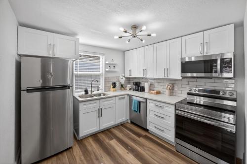 Kitchen, Confort 2BR Near Top Attractions in Egypt Lake - Leto
