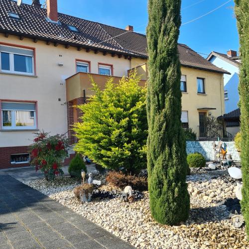 Rooftop Apartment komplett möbliert,direkt an der Haltestelle, nach Heidelberg,Mannheim ,Weinheim (,, Himmelsblick "Apartment komplett mobliert,direkt an der Haltestelle, nach Heidelberg,Mannheim ,We) in Hirschberg an der Bergstrasse