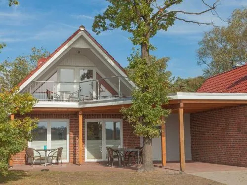 Holiday Home mit atemberaubendem Blick auf den See by Interhome in Conneforde, Deutschland