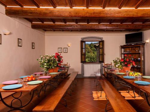 Holiday Home Landvilla mit Pool und Garten – die perfekte Kul by Interhome in Пратовеккьо