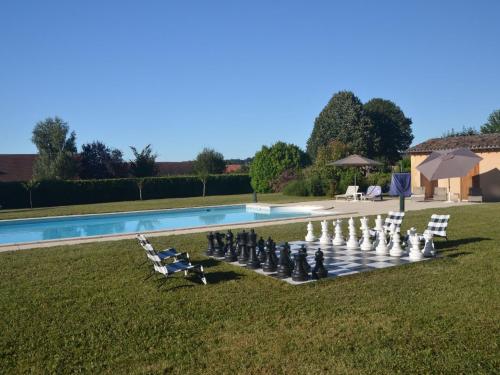 Holiday Home Altehrwürdiges Landhaus mit Pool in Aquitanien für 12 Personen by Interhome (Holiday Home Altehrwurdiges Landhaus mit Pool in Aquitanien fur 12 Personen by Interhome) in Saint-Agne