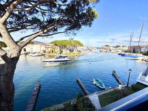 Appartement rénové avec Internet, 2 chambres, parking à Port Grimaud - FR-1-868-14