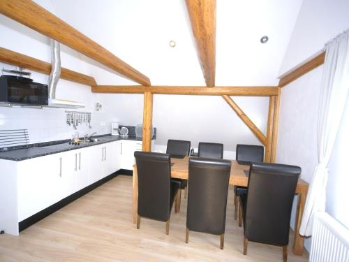 ห้องครัว, Apartment in Bohemian with Shared Pool in วิโดคอฟ