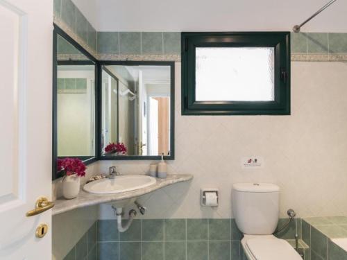 ห้องน้ำ, Holiday Home Mahatma Gandhi Villa by Interhome in ลิวาดี (ติรอส)