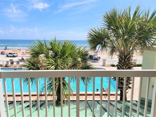 Beachfront Escape With Balcony, Views, And Comfort - Daytona Beach, FL