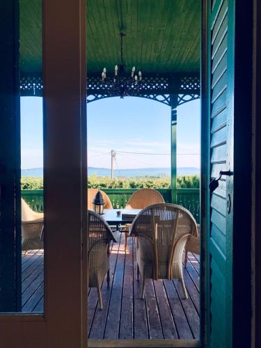 10-Minute Walk to Lake Balaton - Exclusive Castle in 鮑洛托瑙考利