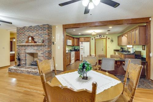 Hike, Fish & Explore: McMinnville Farmhouse + Yard in Makminvilla (TN)