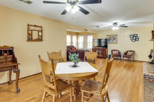 Hike, Fish & Explore: McMinnville Farmhouse + Yard in Makminvilla (TN)