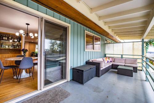 Stylish Seattle Home with Hot Tub in Burien (WA)