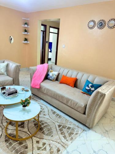 Executive two bedroom embu by Tsparks in เมรู