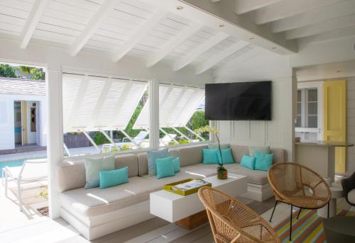 Allamanda Harbour Island - Restored Historic Home w/Pool, Outside in 鄧莫爾鎮