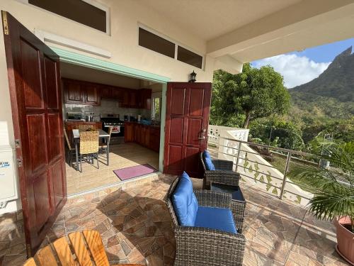 Tesis özellikleri, You 4 Ric Piton Suites in Soufriere