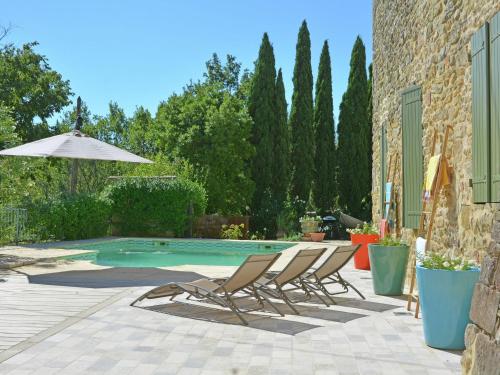 Quaint villa in Castelnau-Valence with private pool - image 10