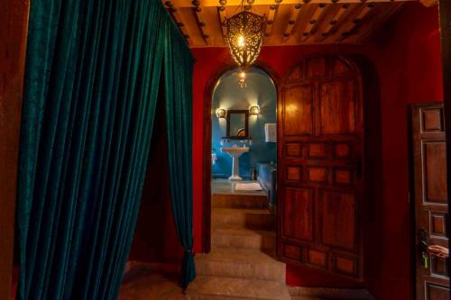 room detail thumbnail 2