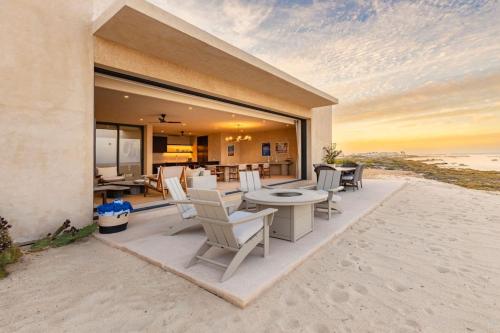 Beachfront Villa 10 Guests in La Ribera
