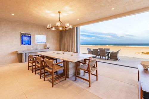Beachfront Villa 10 Guests in La Ribera