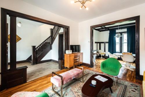 Luxe Mid-Century Styled Historic Townhouse #2 in Detroit, USA