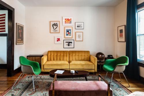 Luxe Mid-Century Styled Historic Townhouse #2 in Detroit, USA