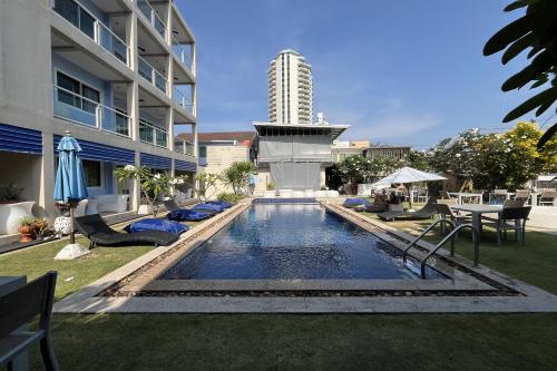 수영장, 서프 앤 샌드 리조트 (Surf & Sand Resort) in 카오 타키압 비치 프론트