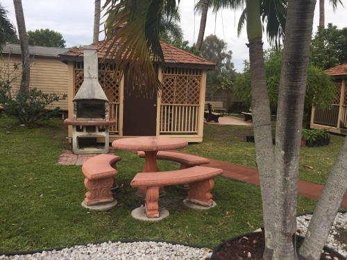 Fort Myers Inn 2