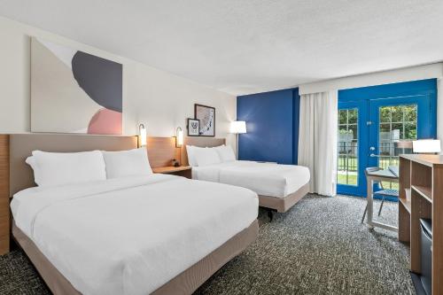 2 queen beds