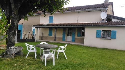 Le gite de Mayac, 16 rue du four à pain 24600 VILLETOUREIX gîte à louer Mayac