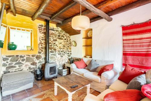Bonita Casa Rural en la Sierra de Aracena in Santa Analareala